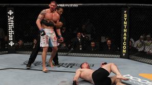 Brendan Schaub je v tretji rundi knockoutiral Cro Copa. (Foto: UFC)