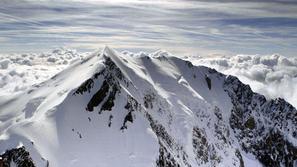 Mont Blancu so namerili kar 4810,90 metra nadmorske višine.