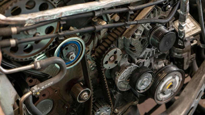 motor, zobati jermen