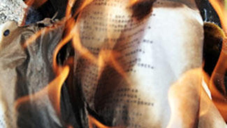 V letih 1600 in 1601 so pred Mestno hišo zažgali 2000 reformacijskih knjig.
