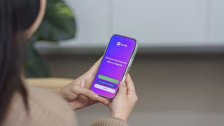 aplikacija Spotify na telefonu
