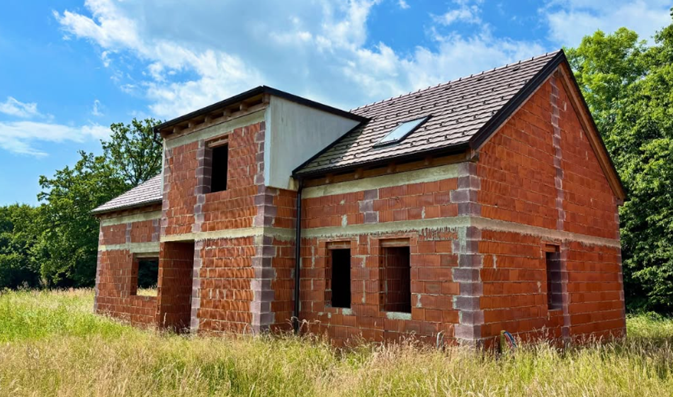 Znana Slovenka pokazala, kako so videti darila, če zidaš hišo