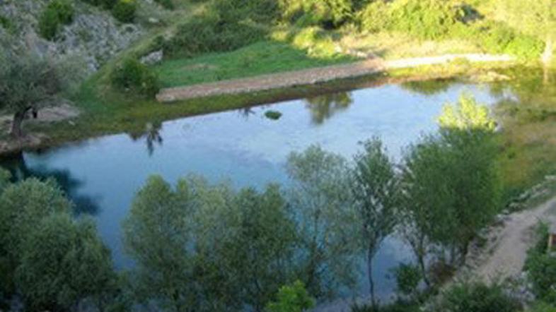 V izviru reke Cetine so potapljači našli truplo pogrešanega Slovenca.