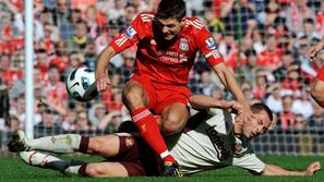 Steven Gerrard v letošnji sezoni ne bo več oblekel majice Liverpoola. (Foto: Reu