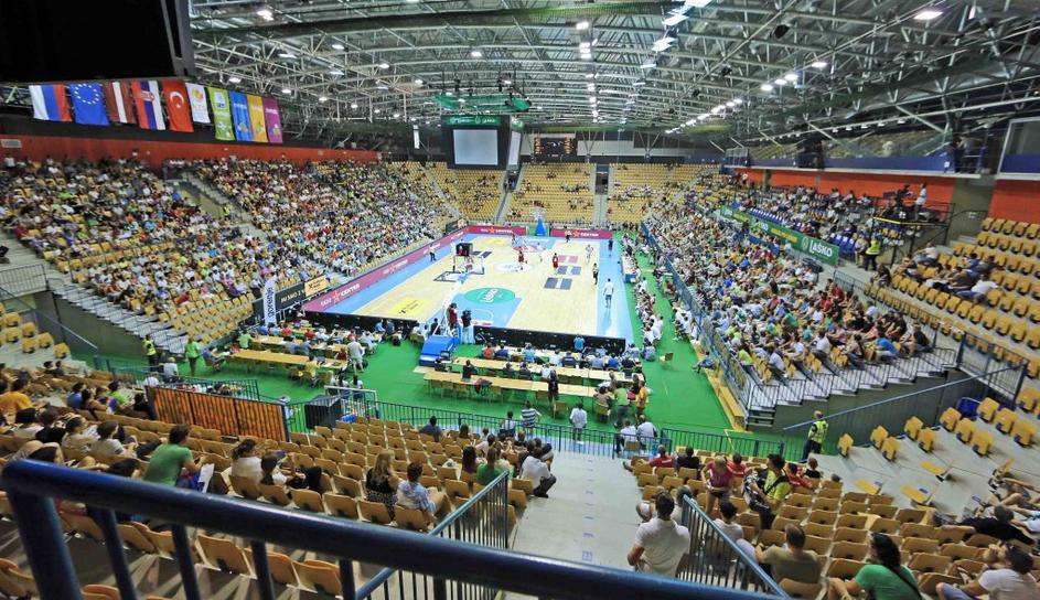 eurobasket reprezentanca košarka slovenija latvija turnir skupine laško