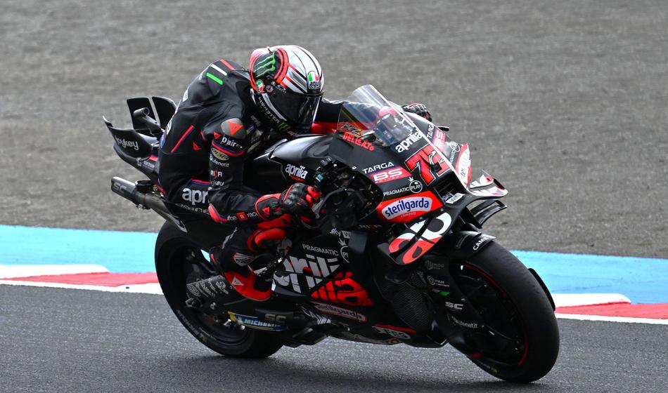 Marquez kaznovan, zmaga Italijanu poprehitevanju v zadnjem krogu