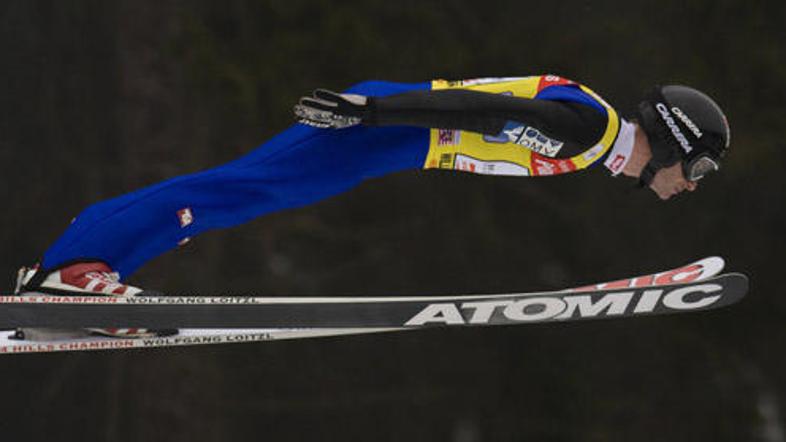 Wolfgang Loitzl in preostali člani avstrijske ekipe so si zmago priskakali v dru