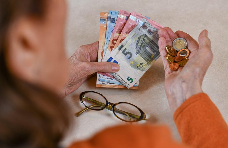 denar banka štetje denarja denarnica evri bankkomat