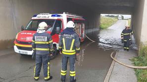 Poplavilo podvoz gorenjske avtoceste v Vogljah, občina Šenčur