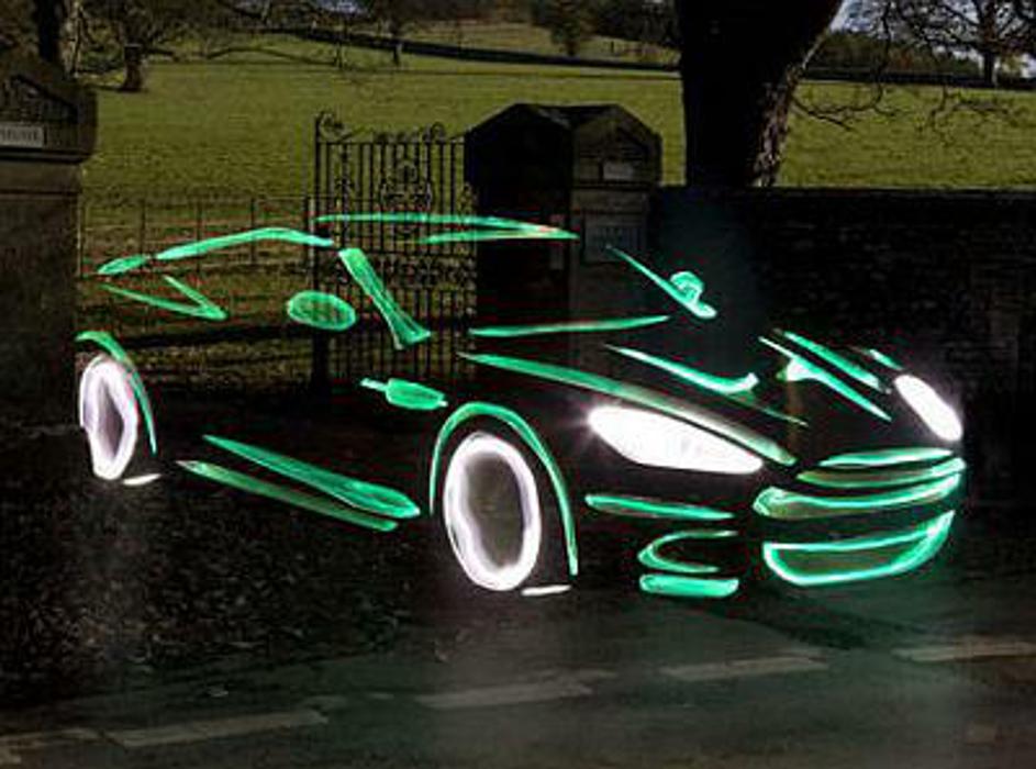 Svetleči avtomobili fotografa Marka Browna.