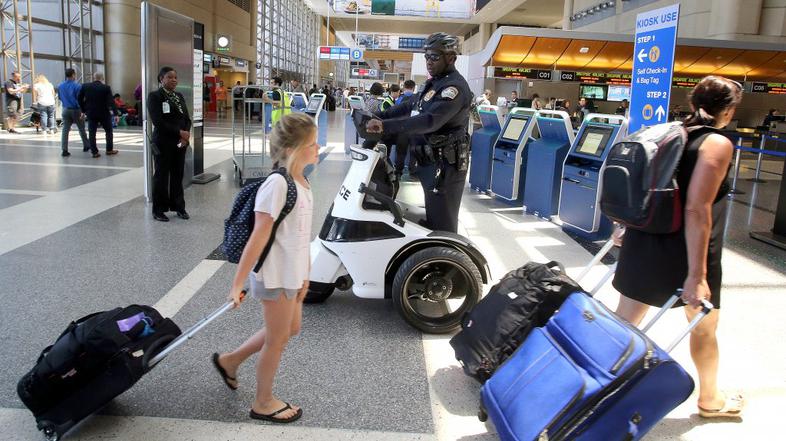 Evakuacija letališča v Los Angelesu