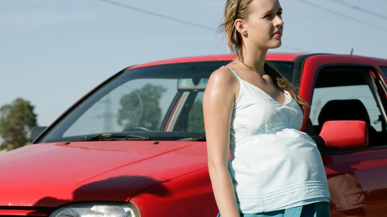 Nosečnica ima počasnejše reflekse, zato je včasih bolje, da avtomobila ne vozi s