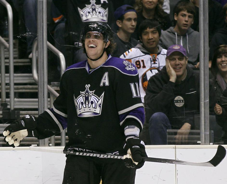 Anže Kopitar je v lanski sezoni na 82 tekmah zbral 81 točk, letos pa na 75 tekma