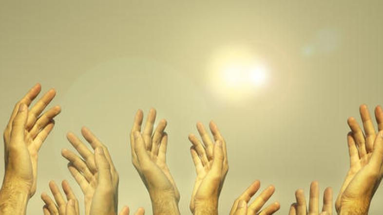 Sekte ljudem ponudijo rešitev, ki je na prvi pogled videti zelo mamljiva, je dej