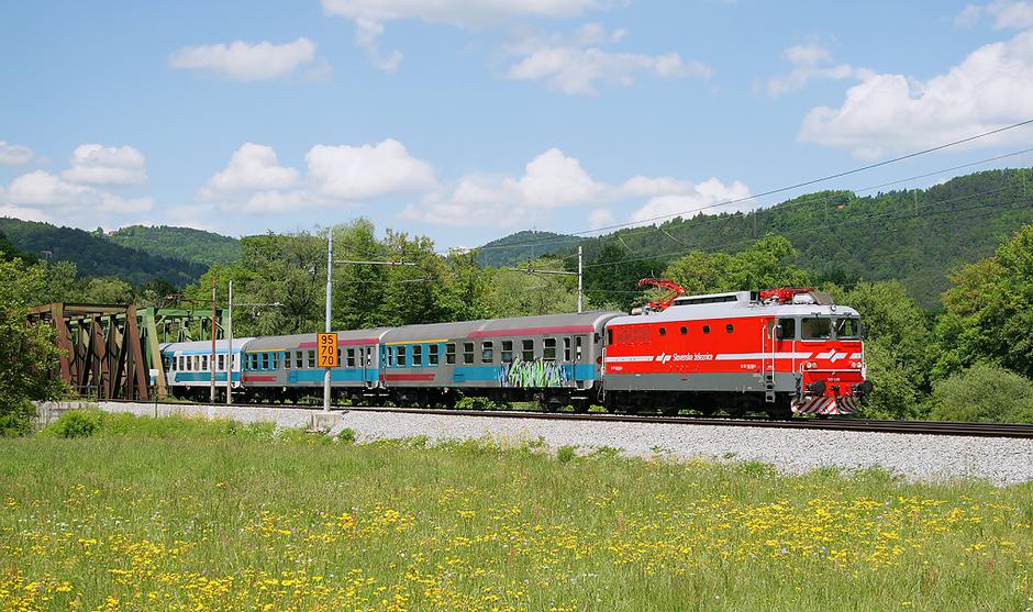 Slovenske železnice vlak Litija most | Avtor: SŽ