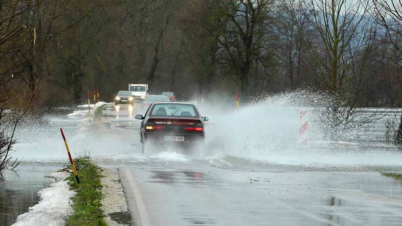 Pretoki rek po državi se umirjajo, poplavljata le še Krka in Ljubljanica. (Foto: