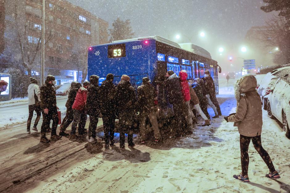 sneg madrid avtobus | Avtor: Epa