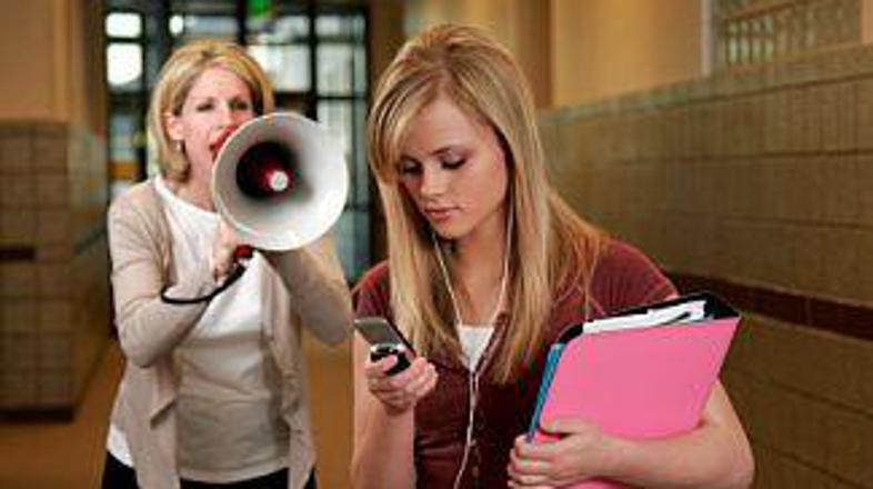 Povedala ti bom samo enkrat. Samo enkrat. Tole ti povem prvič in zadnjič. Ne mis