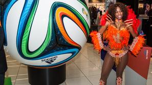 Brazuca City Park predstavitev plesalka samba