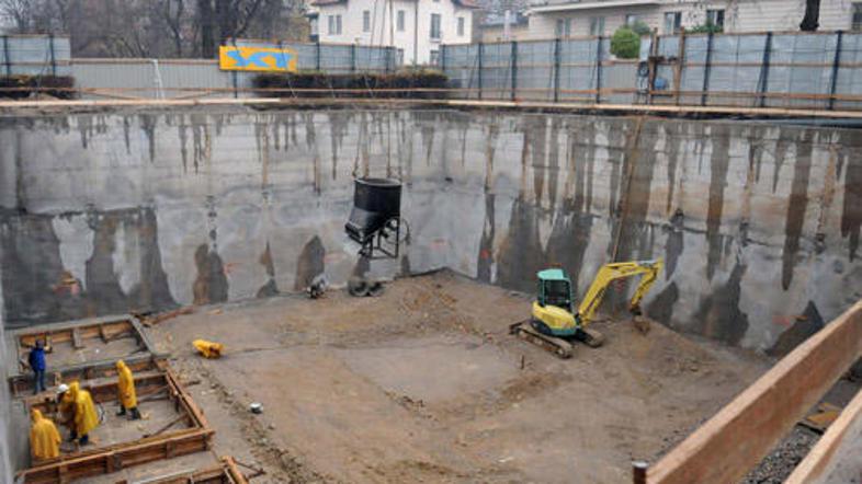 Delavci SCT so v prvi fazi gradnje že pripravili gradbeno jamo za pravoslavno žu