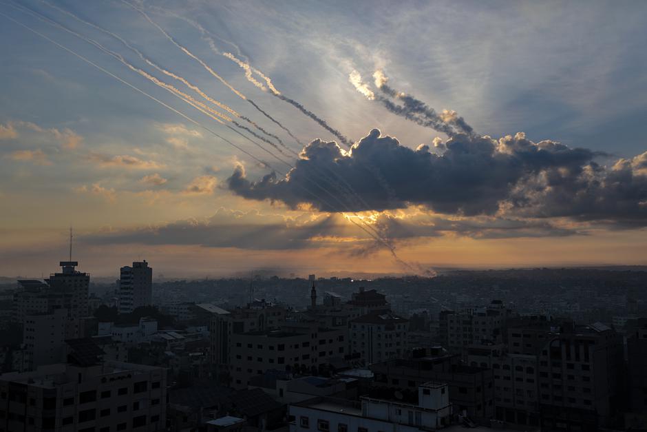Hamas z raketami napadel Izrael | Avtor: Epa