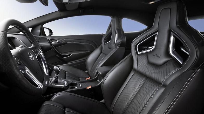 Sedeži v opel astri OPC