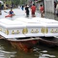 Tajfun Ketsana, ki je konec septembra pustošil po Filipinih, je pokopal 300 ljud