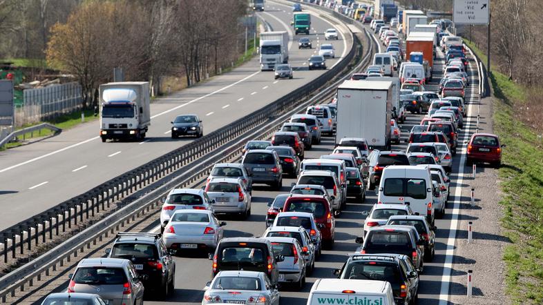 Takih prizorov na primorski avtocesti letos ni manjkalo. (Foto: Nik Rovan)