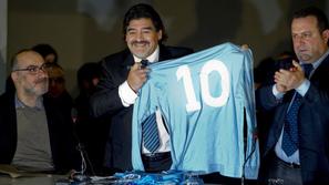 Maradona dres desetica desetka Neapelj Napoli povratek novinarska konferenca