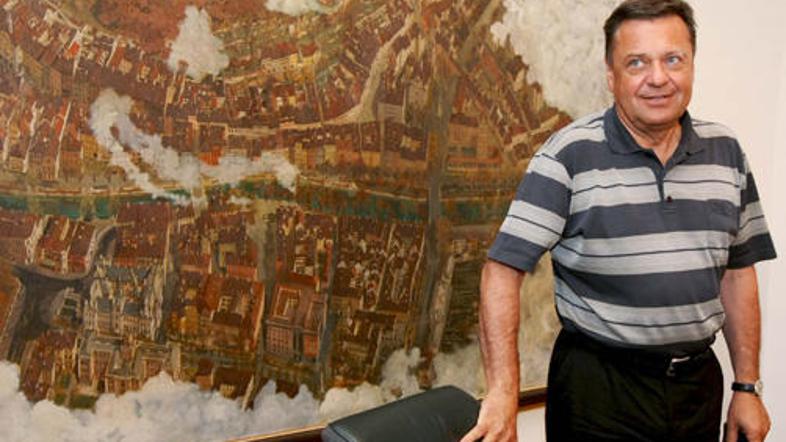 Napačne interpretacije izrečenega so vedno možne, zato v SDM poudarjajo, da verj