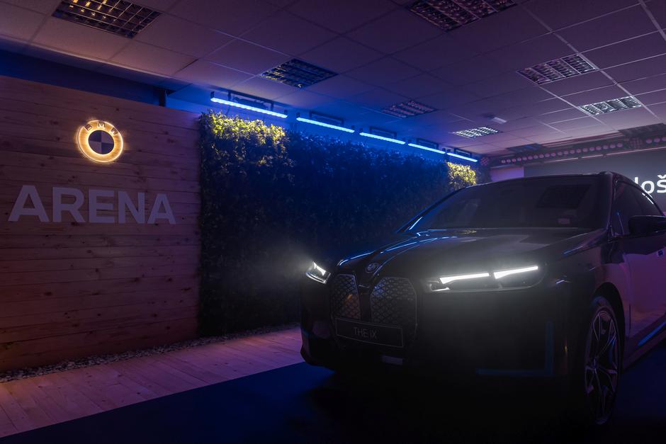 BMW iX | Avtor: Žiga Intihar/BMW