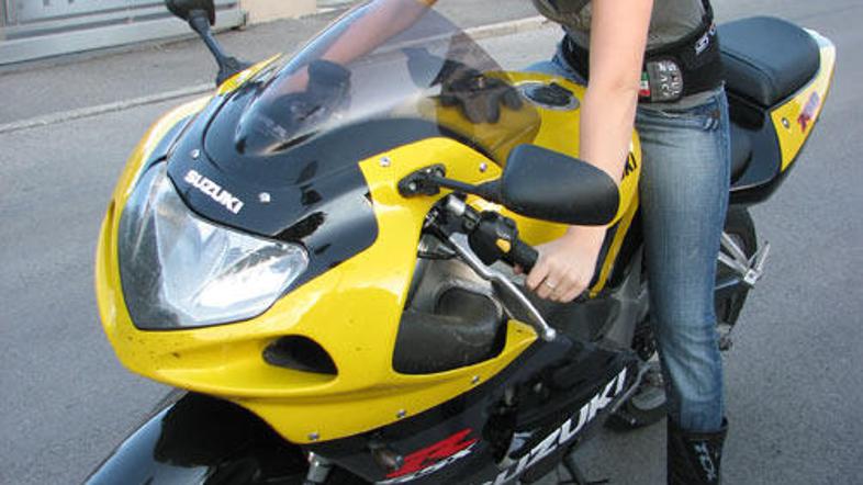 Å½enske na motorju