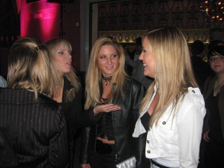 Moški so si lahko napasli oči na mičnih in razgaljenih lepoticah.