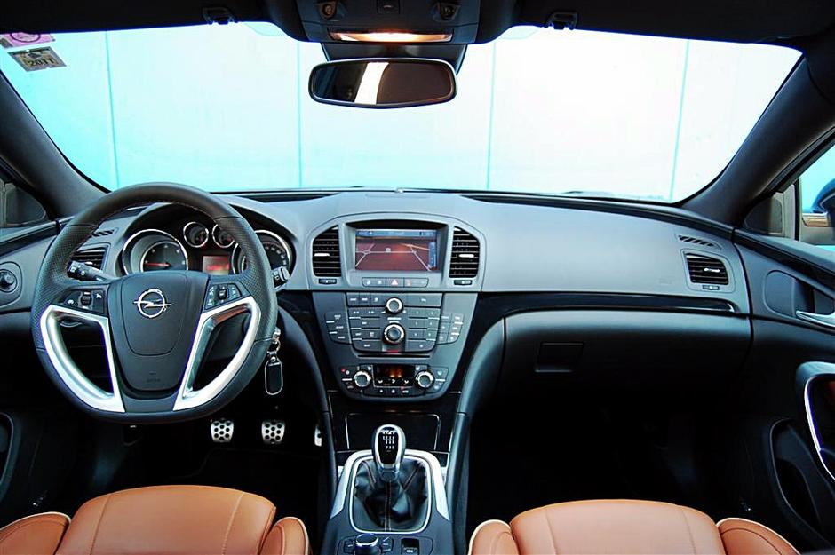 Opel insignia sportstourer 2.0 CDTI sport 4x4 | Avtor: Gregor Prebil