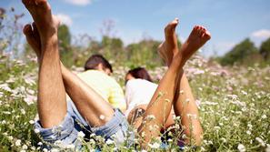 Sramežljiva ženska ima več možnosti kot pa sramežljivi fant. (Foto: Shutterstock