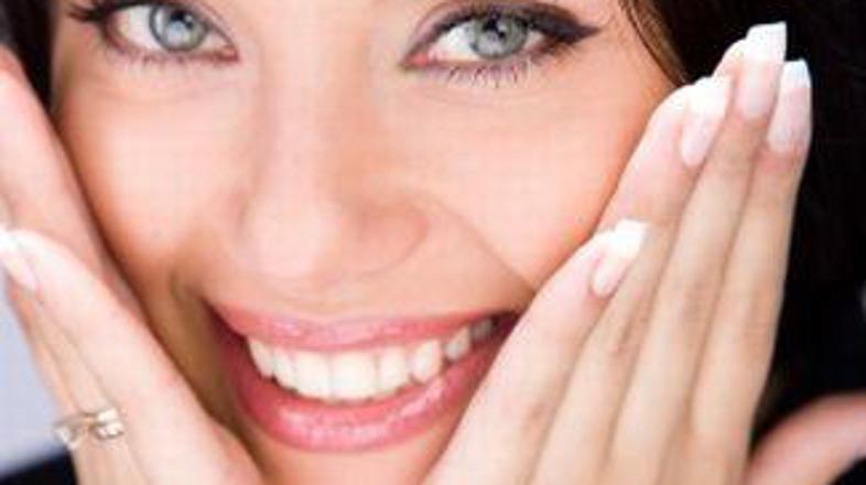 Nasmejana in glasna.