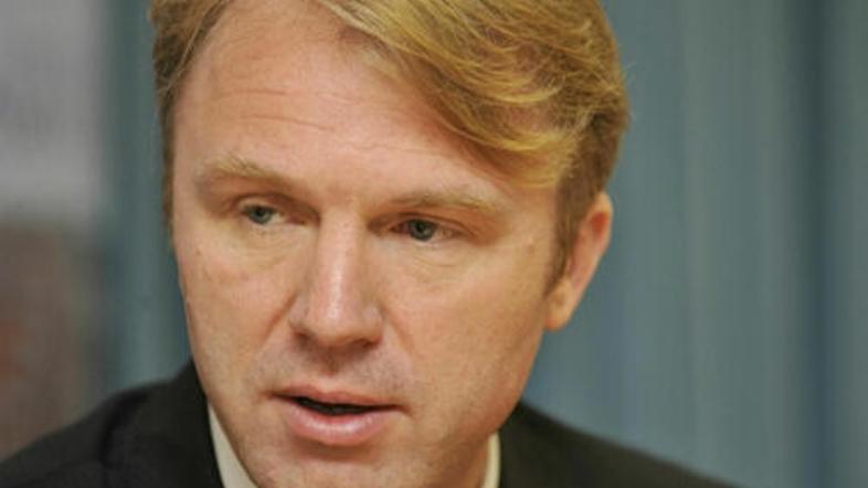 Golobič pravi, da kot brezkompromisen zagovornik neavtoritarne oblasti predstavl