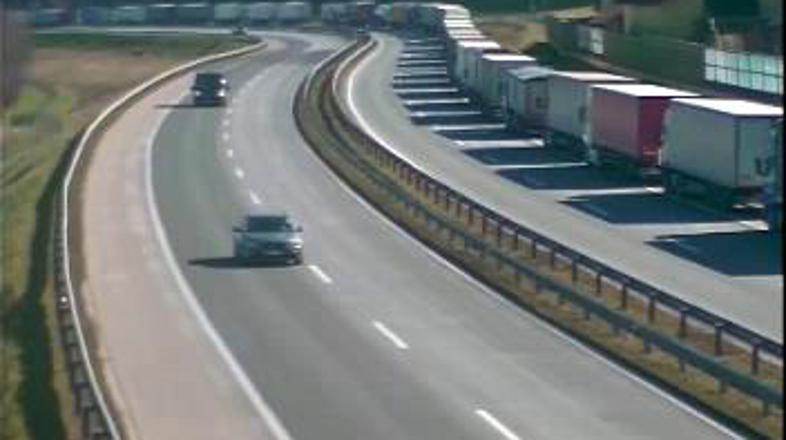 zastoj dolenjska avtocesta proti Hrvaški