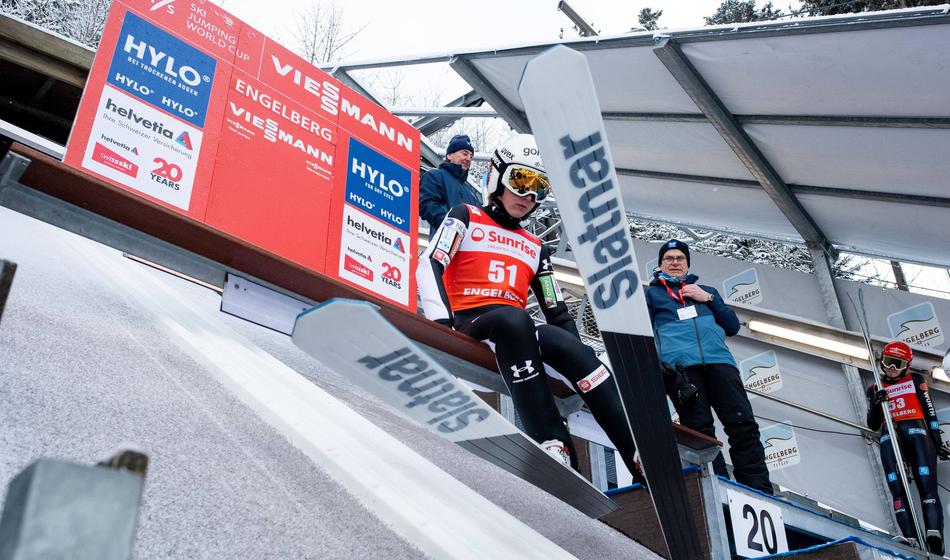 Škandal pred začetkom turneje, v središču pa Slatnarjeve smuči