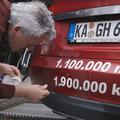 Nemec s teslo model S prevozil že 1,9 milijona kilometrov.