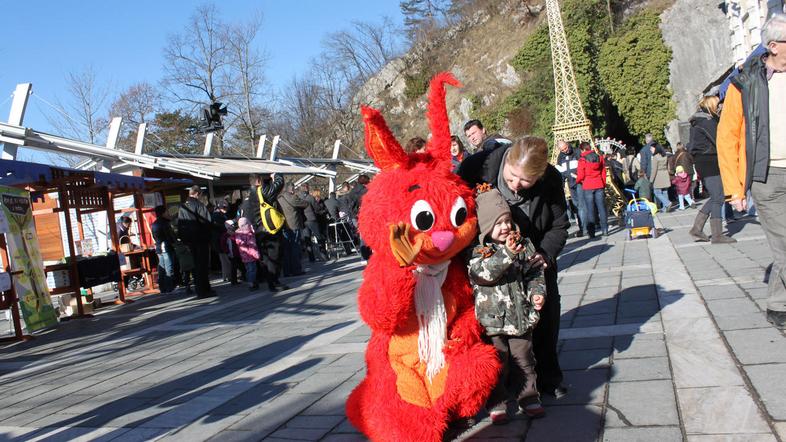 DruÅ¾ine vstopile v svet v malem