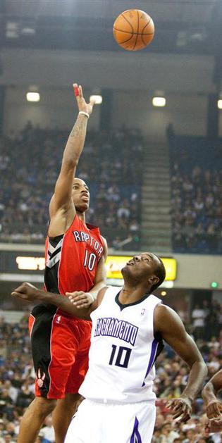 DeMar DeRozan (levo) in Samuel Dalembert