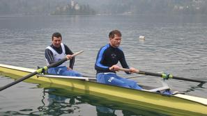 Predstavitev priprav sta v veslaškem duhu začela veslača Milan Janša, ki je na p