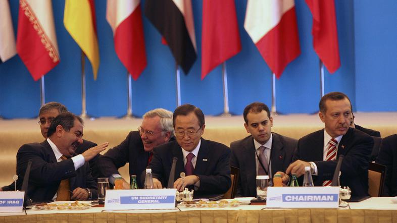 Konferenco o Iraku je popolnoma zasenčil spor med Turčijo in kurdskimi uporniki 