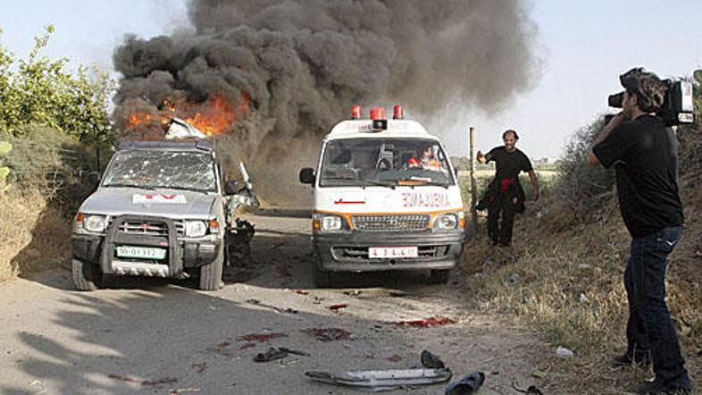 V tem avtomobilu je umrl novinar Reutersa, potem ko je vanj usmeril ogenj izrael