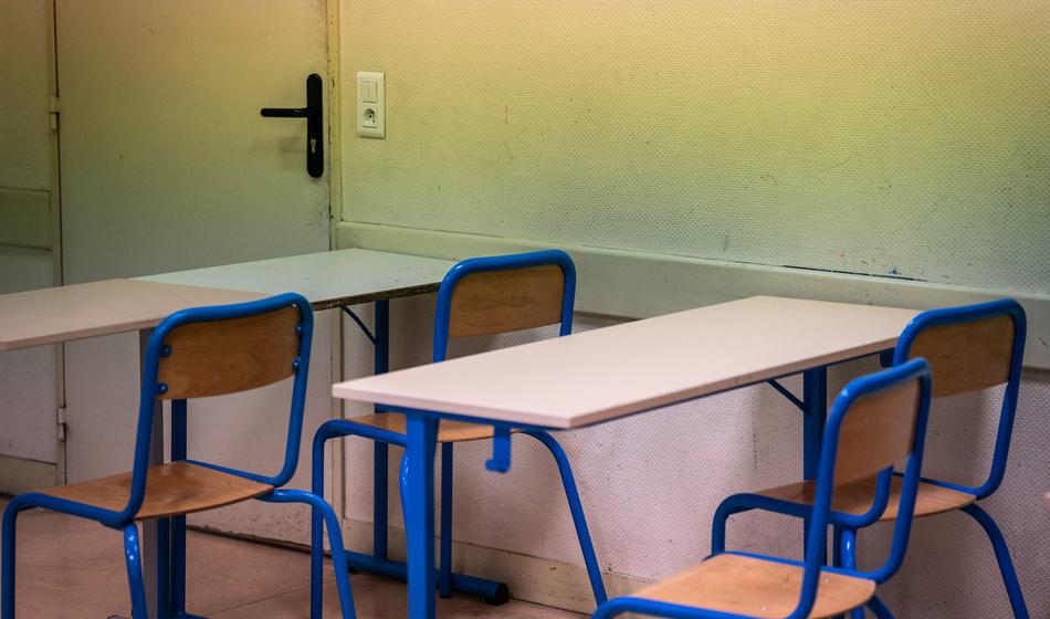 Hišnik na strelskem pohodu ubil ravnatelja, tajnico in učiteljico