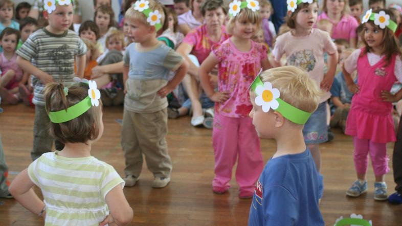 Starši bodo plačevali enake cene programov predšolske vzgoje kot zadnji dve leti