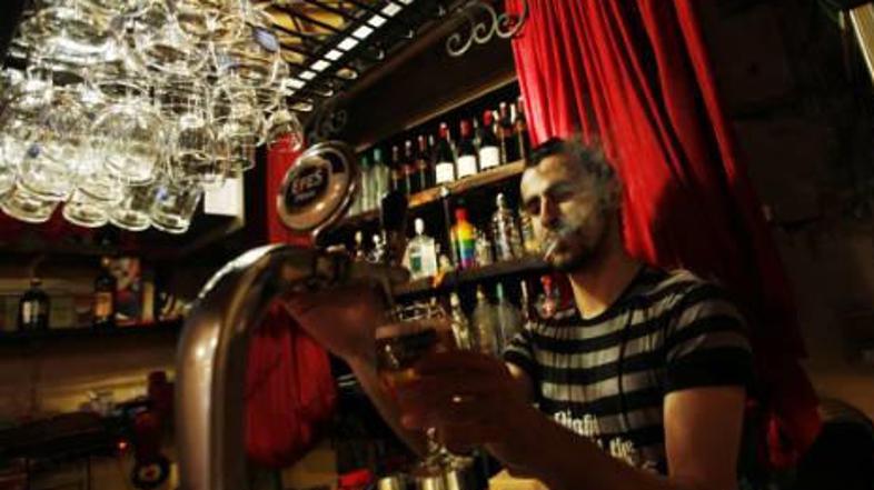 Takšni prizori bodo v Turčiji lastnika lokali stali do 2.600 evrov.