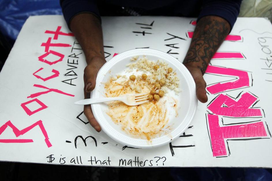 Okupirajno Wall Street.