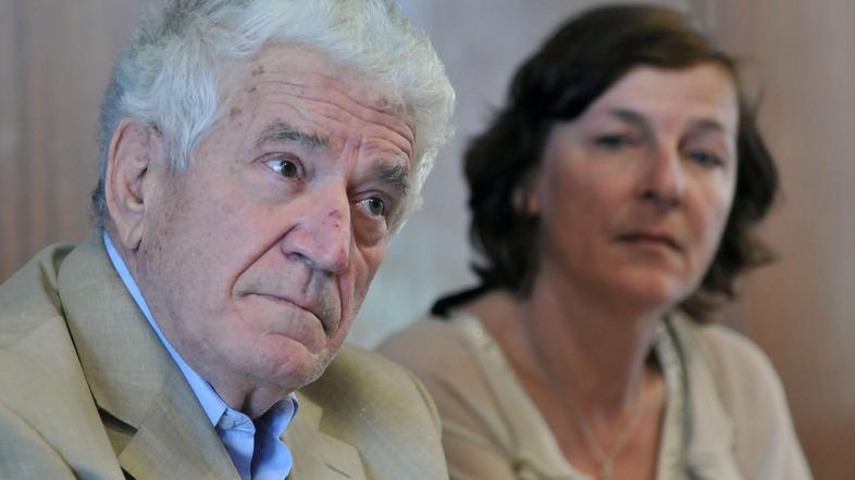 Ambulanto s posvetovalnico za osebe brez zdravstvenega zavarovanja, ki jo vodi D